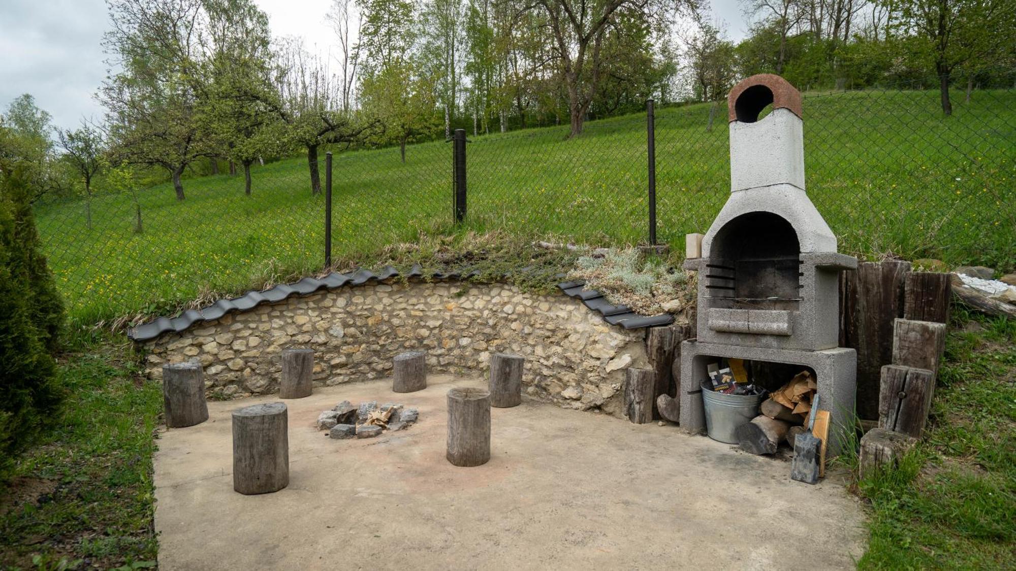 Chalupa Ema Nikol Rovensko pod Troskami Luaran gambar